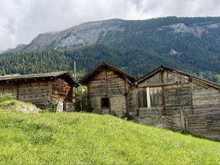 Village Barn House (320x240)